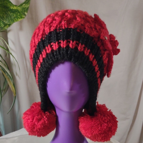 Accessories - NWT Stylish Red & Black Knit Pom-Pom Beanie